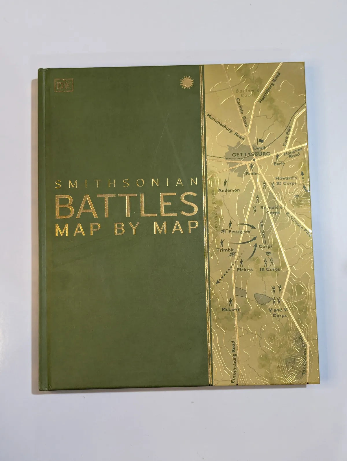 Book titled 'Smithsonian Battles Map by Map' with a gold map on a green background